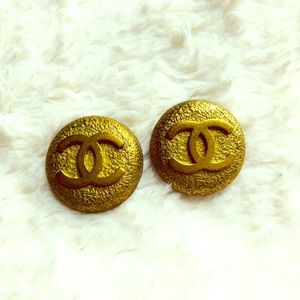 🌸 Vintage Chanel ‘CC’ logo Earrings 🌸
